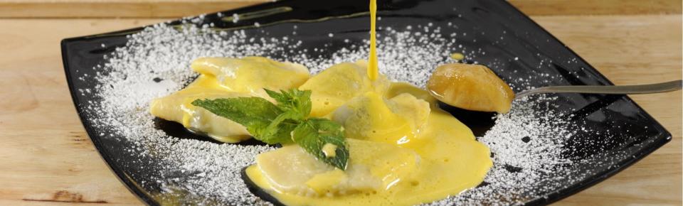 Mezzelune di ricotta con ripieno di papavero e zabaione al miele